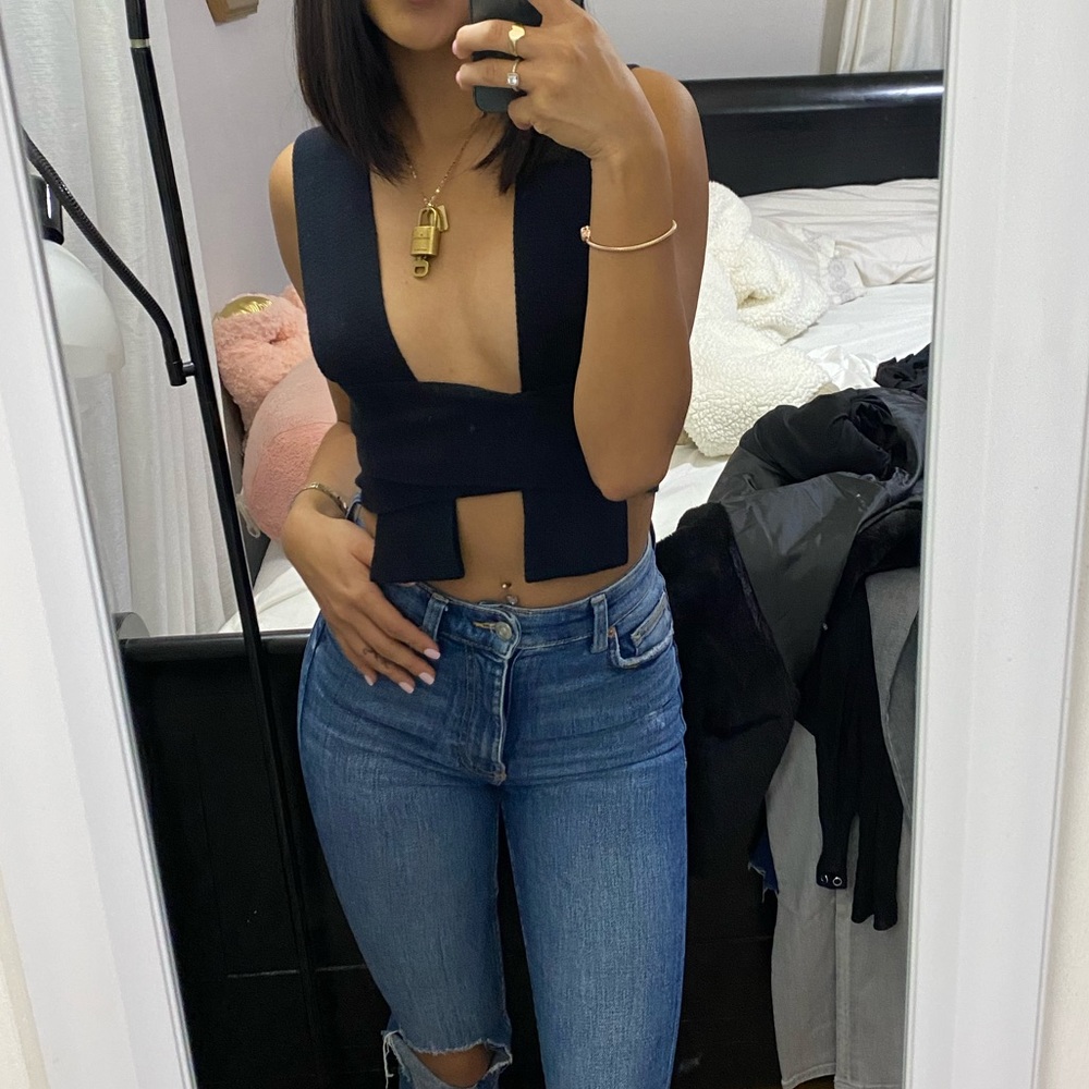 BLACK WRAP TOP - Picture 5 of 9